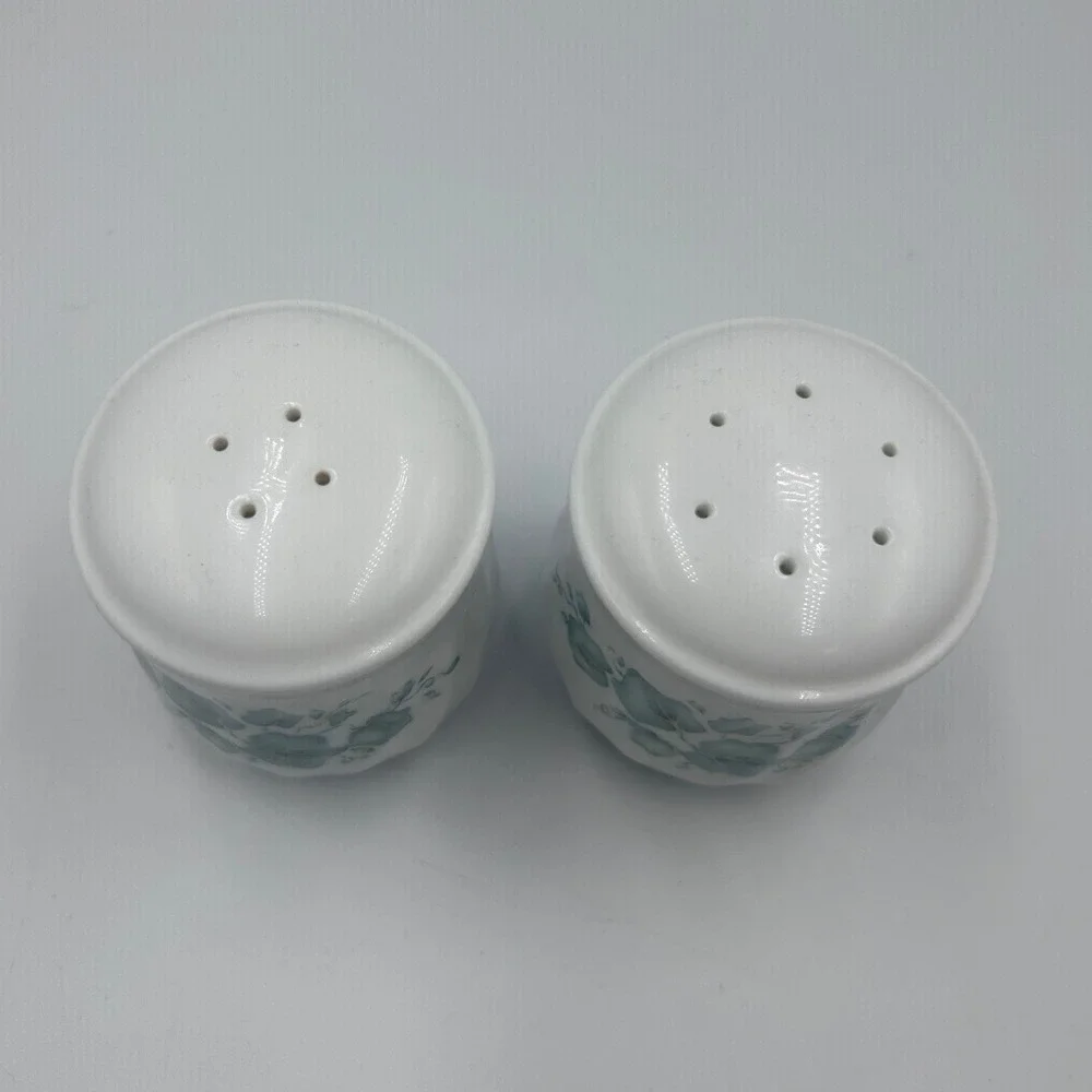 Vintage Japan Ceramic Salt and Pepper Shakers Green Ivy Leaf White Fluted Set